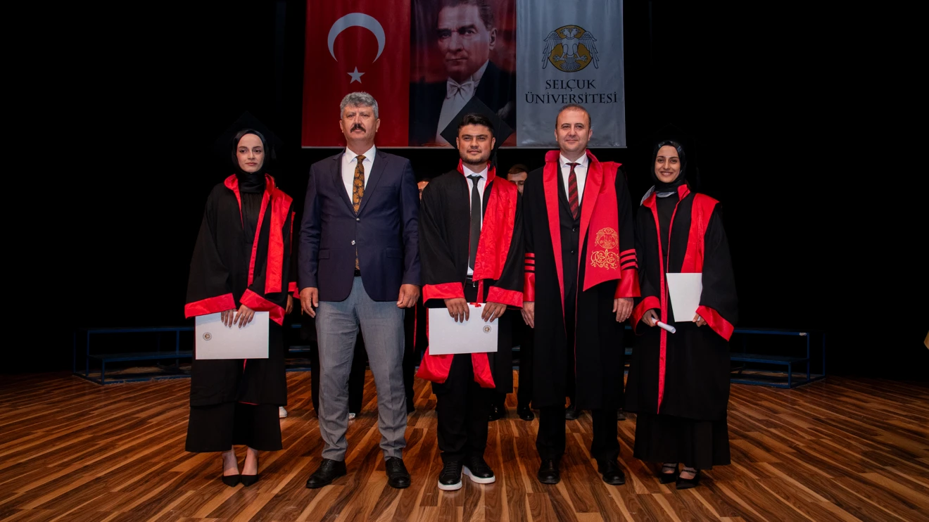 Mimarlık ve Tasarım Fakültesinden 208 öğrenci mezun oldu